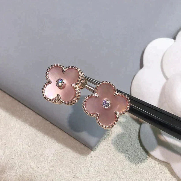 <CHIBA>CLOVER MEDIUM 1 MOTIFS  PINK MOP DIAMOND EARRINGS