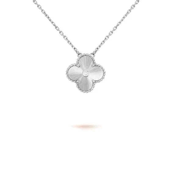 <CHIBA>CLOVER  15MM DIAMOND LASER NECKLACE SILVER
